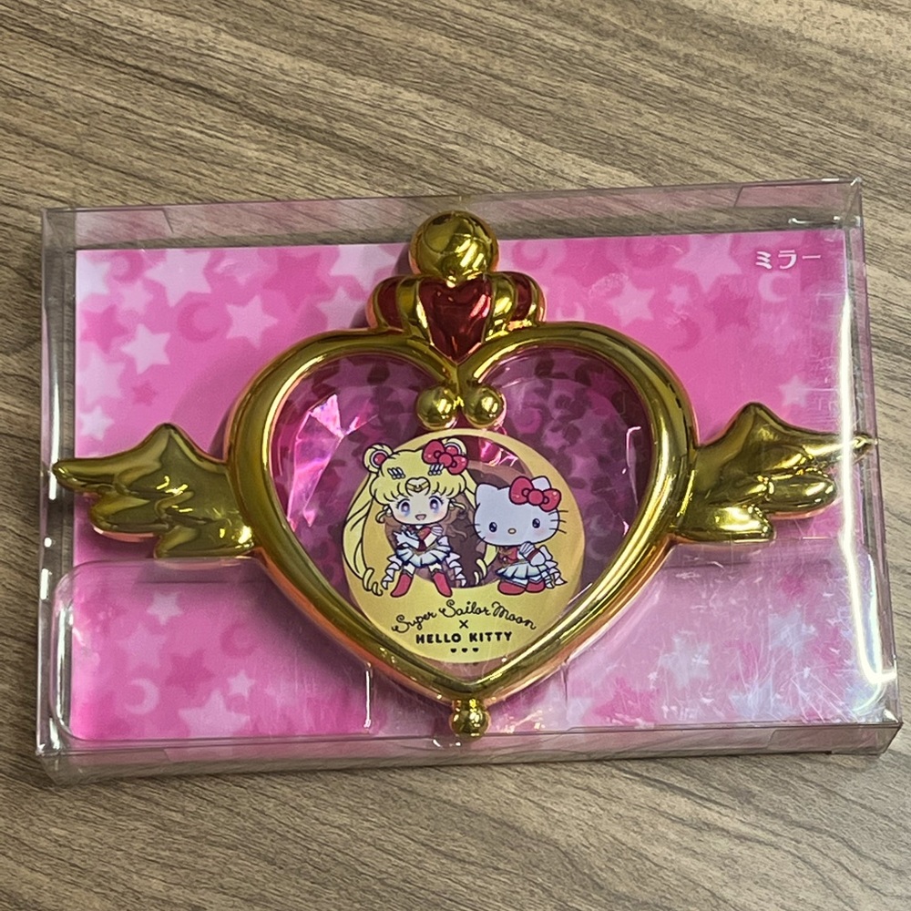 30th Anniverary Sailor Moon Eternal × Hello Kitty
Collaboration Compact Mirror
